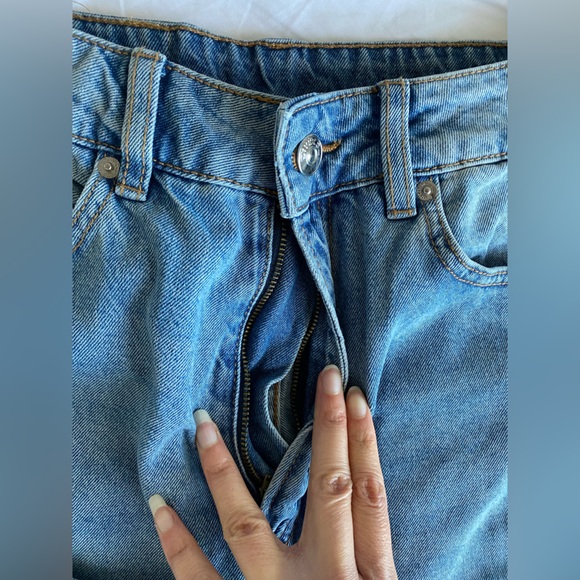 H&M hm Ultra High Waist Ankle Length Mom Jeans Light denim blue Loose size 6 New - Picture 5 of 9